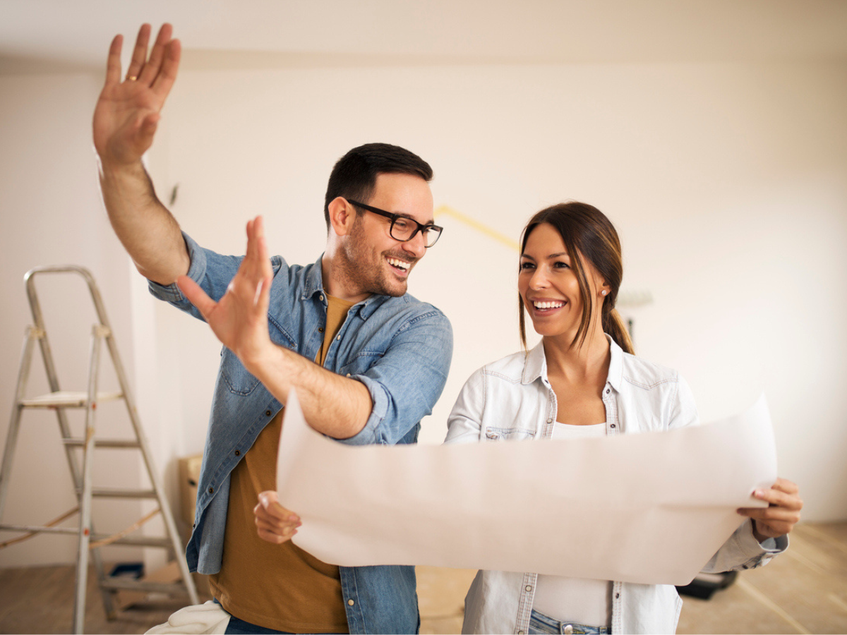 Two people talking about home renovations