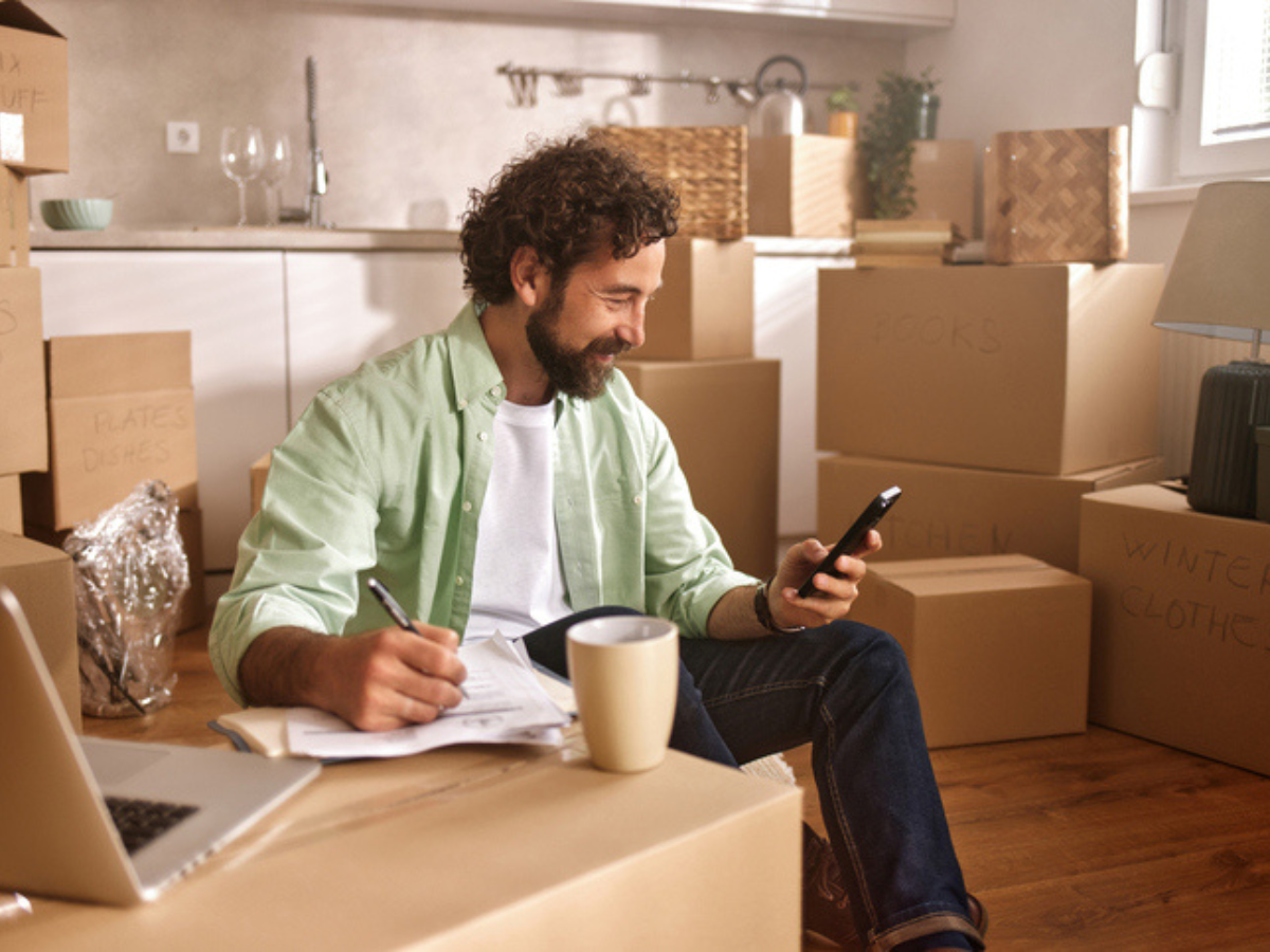 Renter creating a home inventory for tenant insurance coverage